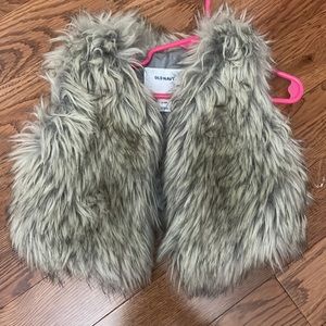 Toddler fur vest size 12-18 from old navy